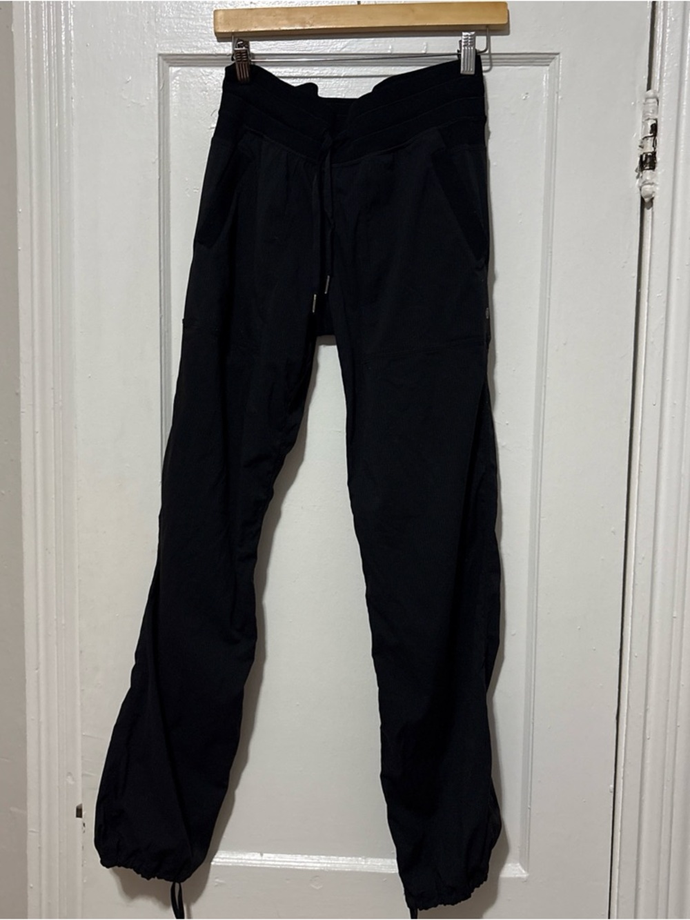 Lululemon Women’s Black nylon joggers